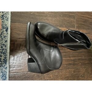 Born Women's Sz 6 Black Leather Western Ankle Zip Up Boots Booties Basic